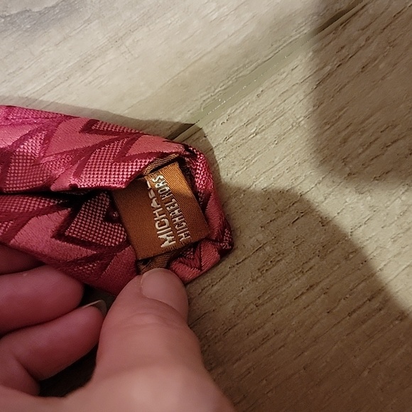 MICHAEL Michael Kors Pink Tie - Picture 4 of 5
